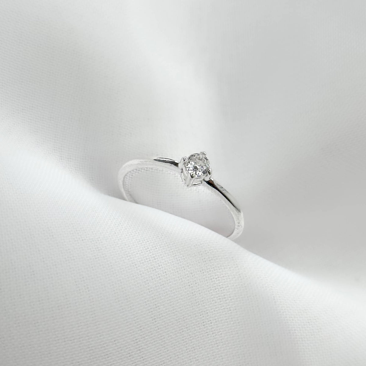 Anel Solitário Simples Liso Branco
