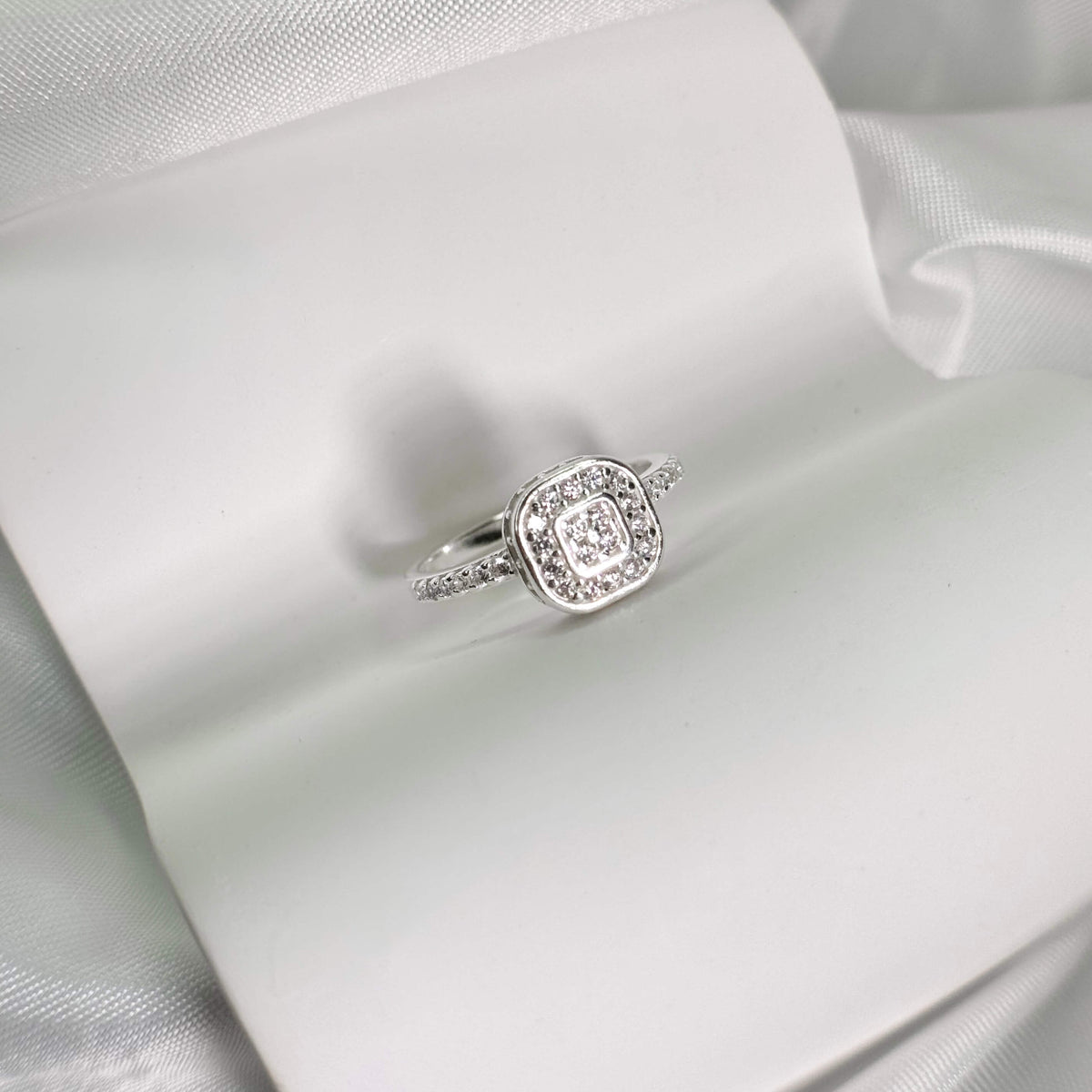 Anel Círculo Quadrado Caixa Baixo Cravejado