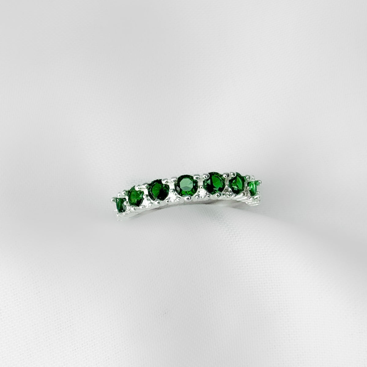 Anel Aparador Cravejado com Zircônias Verde