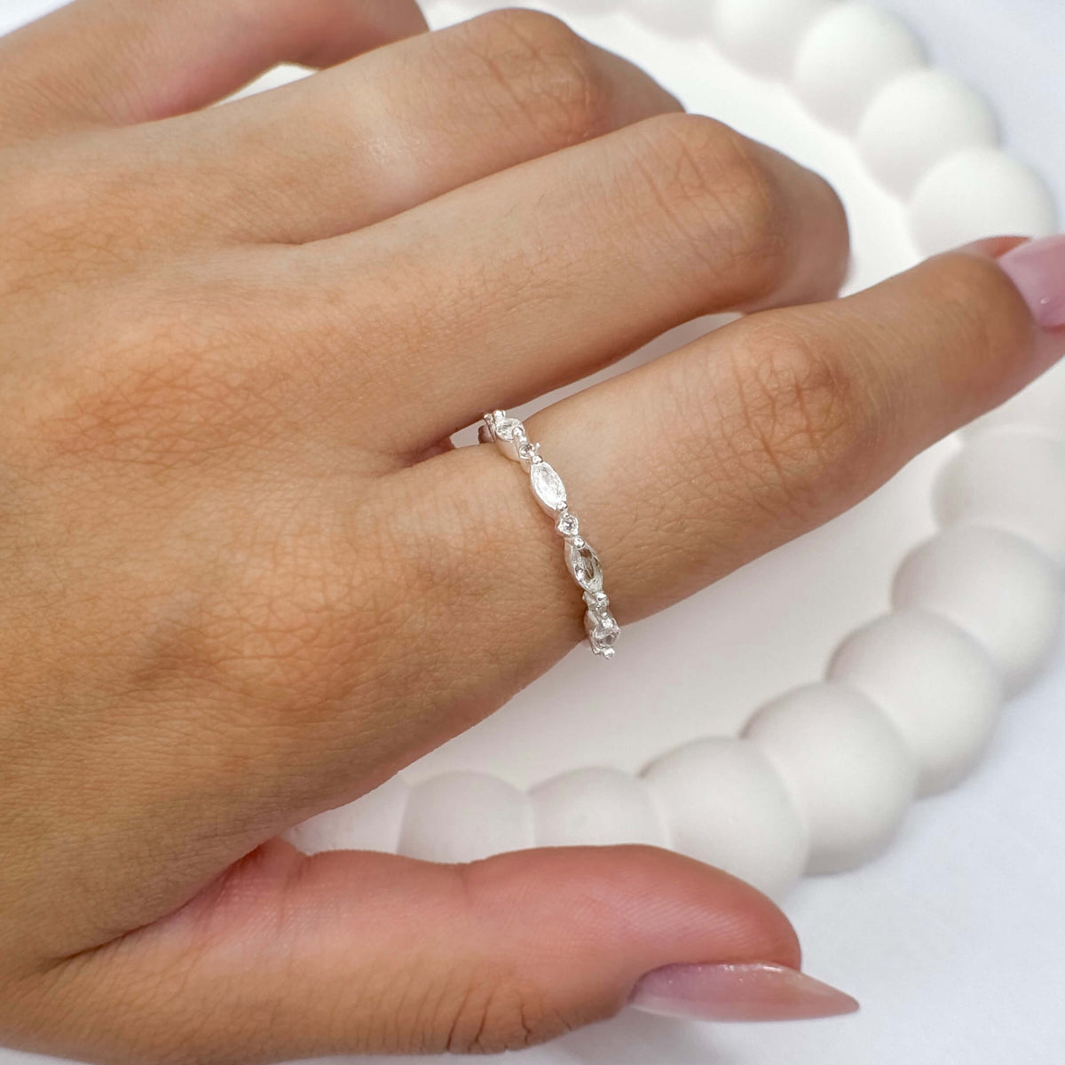 Anel Fino com Pedras Ovais Reto