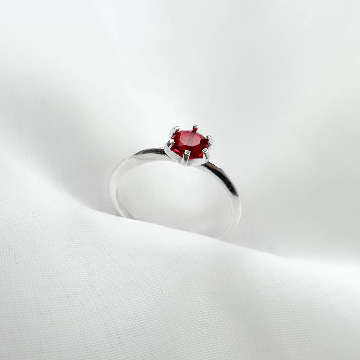 Anel Solitário 6 Garras Colorido Vermelho