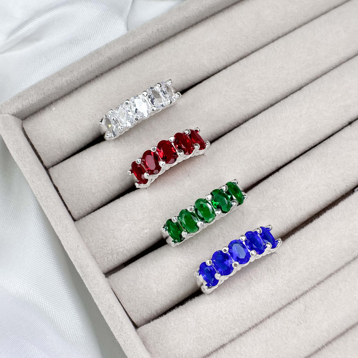 Anel Aparador Oval Cravejado Branco