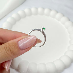 Anel Solitário Garra com Abraço Verde