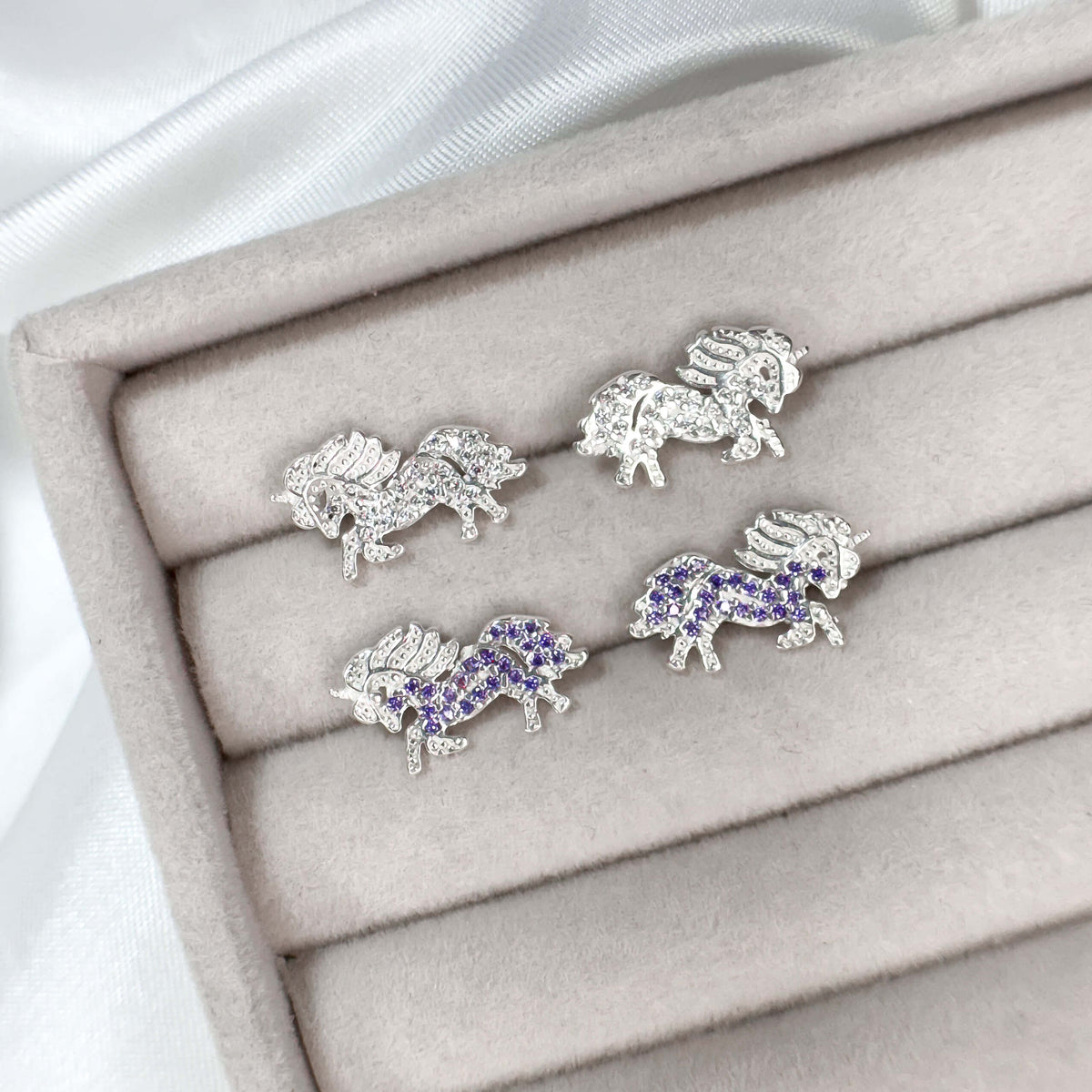 Brinco Unicórnio Cravejado