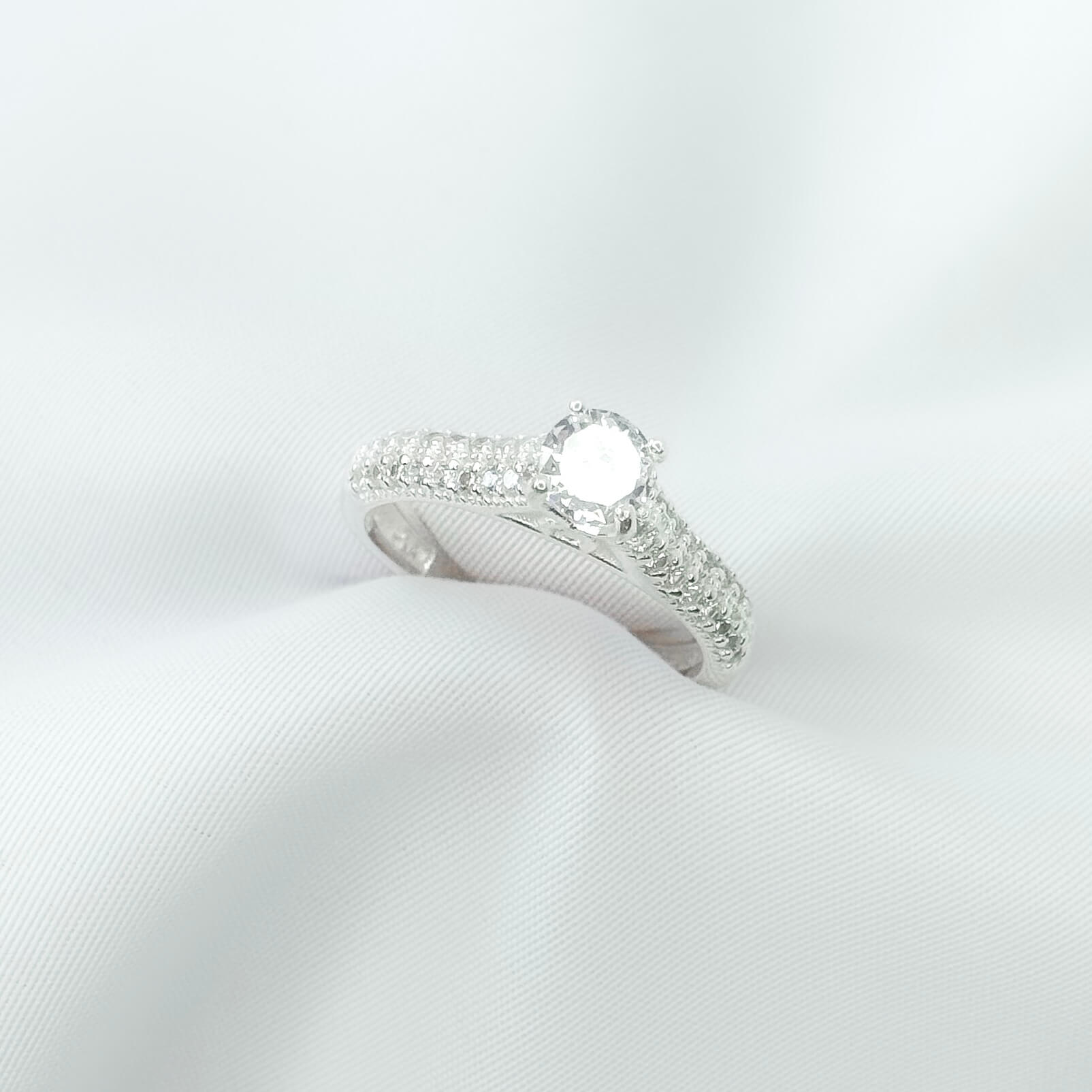 Anel Solitário Alto Branco