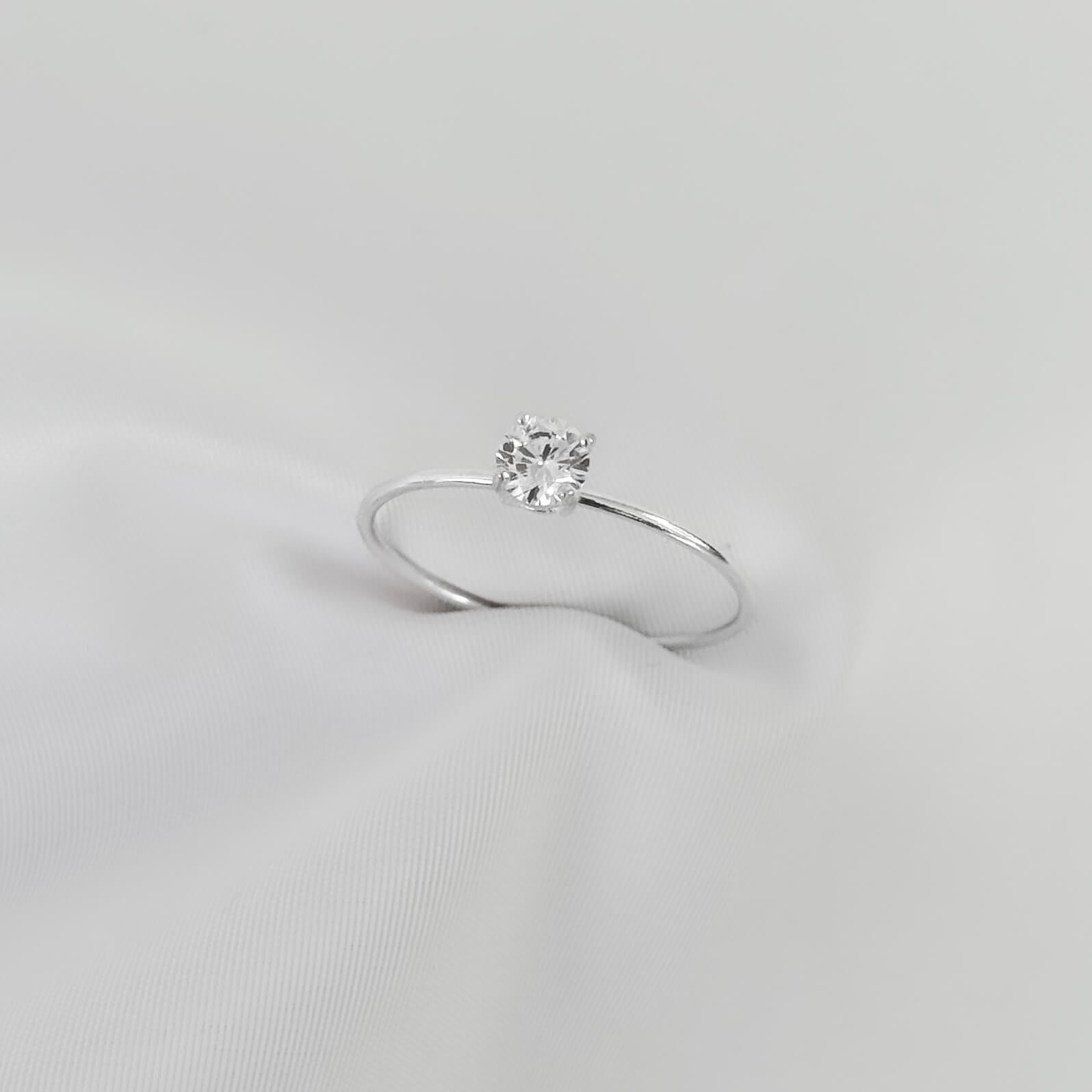 Anel Solitário Aro Fino Ponto de Luz Alto Branco