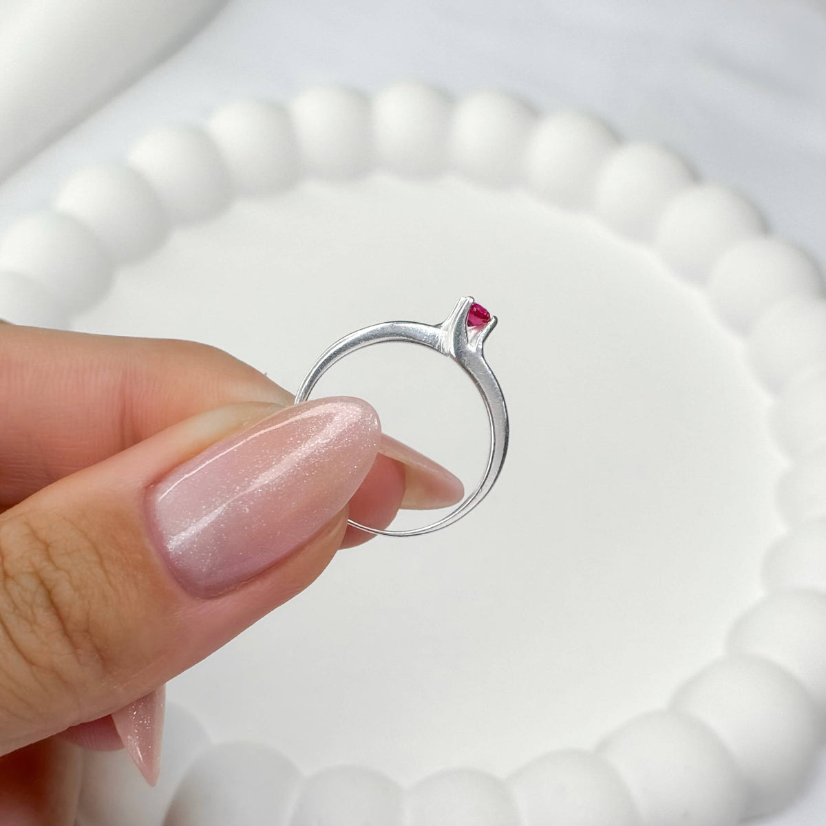 Anel Solitário Garra com Abraço Rosa