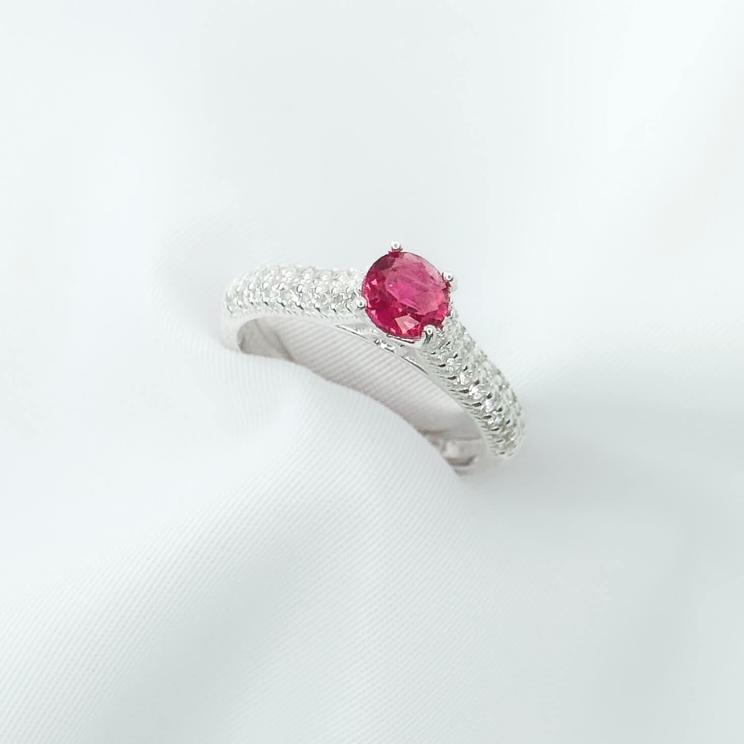 Anel Solitário Alto Rosa Escuro